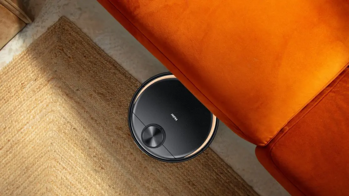 Robot vacuum cleaner is perfect for corners and edges