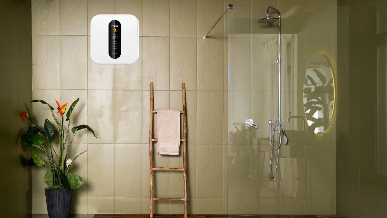 water heater Learns Your Hot Water Schedule